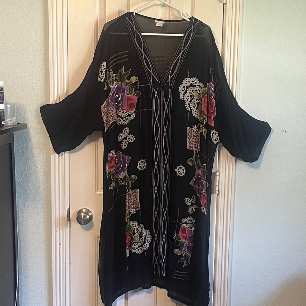 Chic Black Floral Kimono  with Embroidery